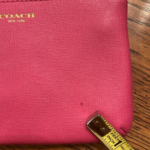 🎀COACH Hot PinkCornerZip Wristlet.Roomy&Compact.Used OnceEUC.
UseAloneOrAsWallet - Picture 11 of 11